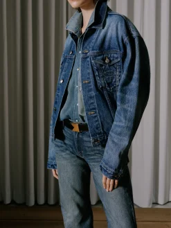 OVERSIZED DENIM TRUCKER JACKET