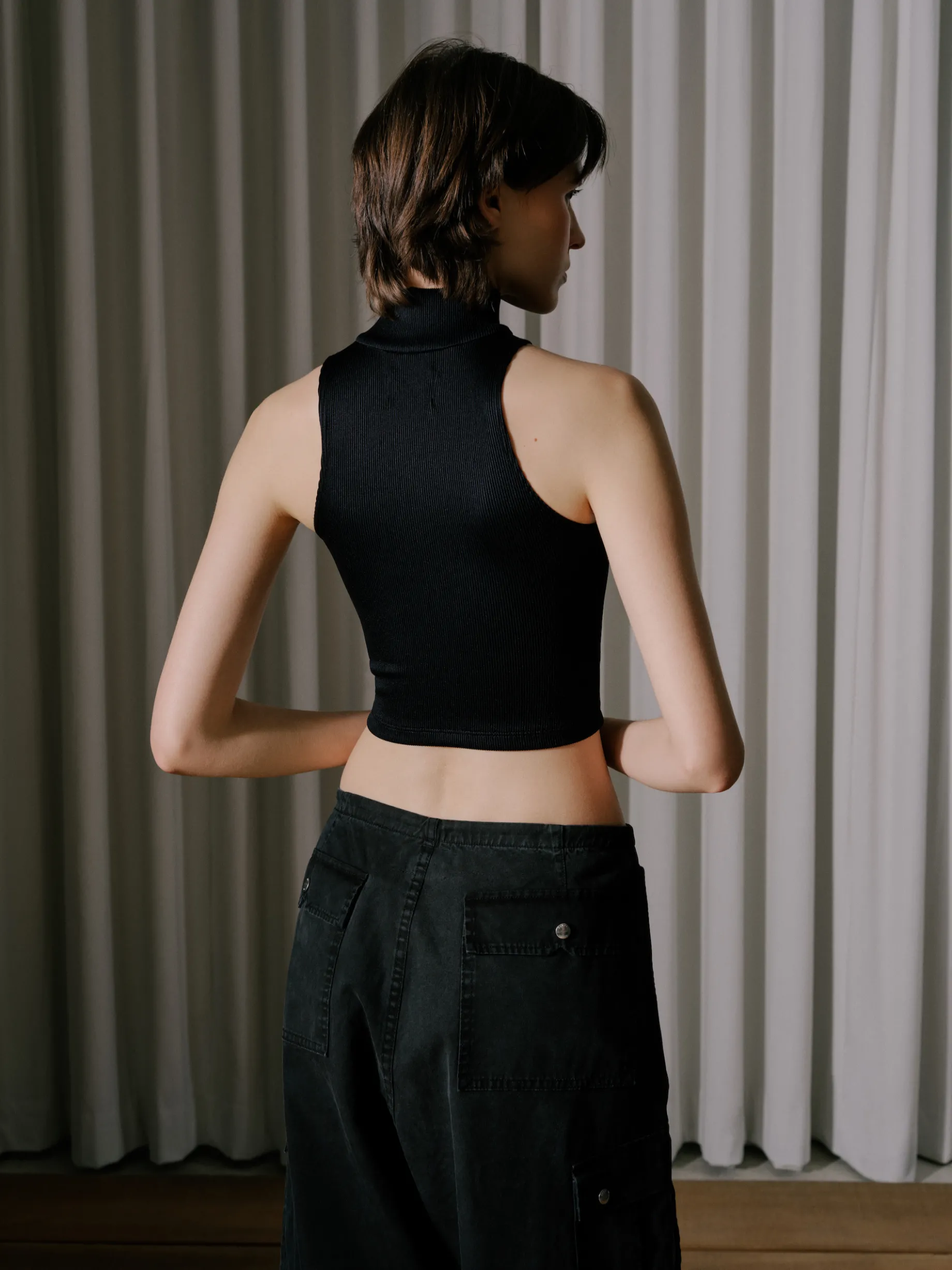 RIBBED KNIT TURTLE NECK ZIP TOP